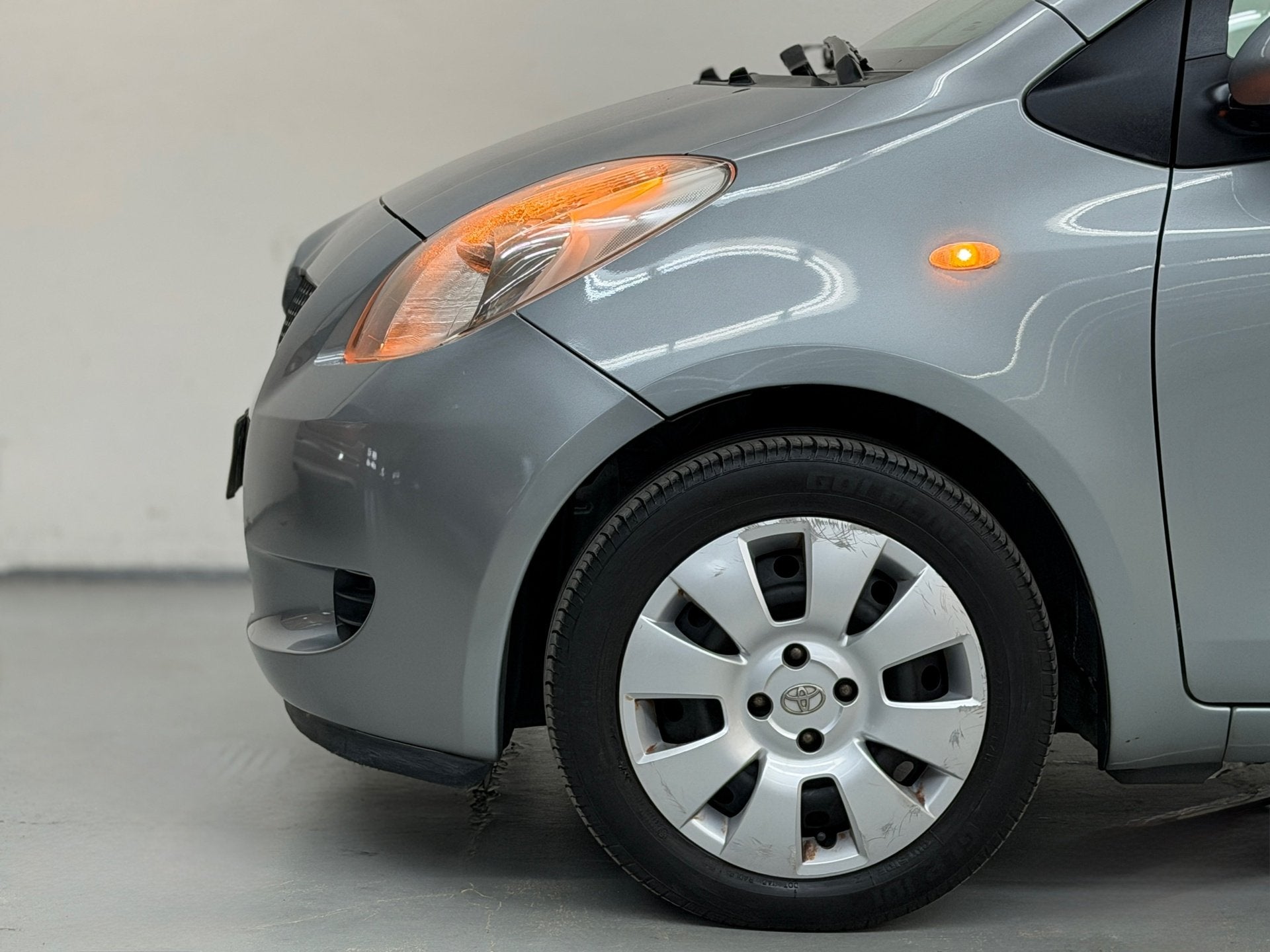 Toyota Yaris 1.3 VVTi Sol MMT Automaat Lage KM Airco Dealero, Dealer onderhouden, Stof, 4 cilinders, Origineel Nederlands