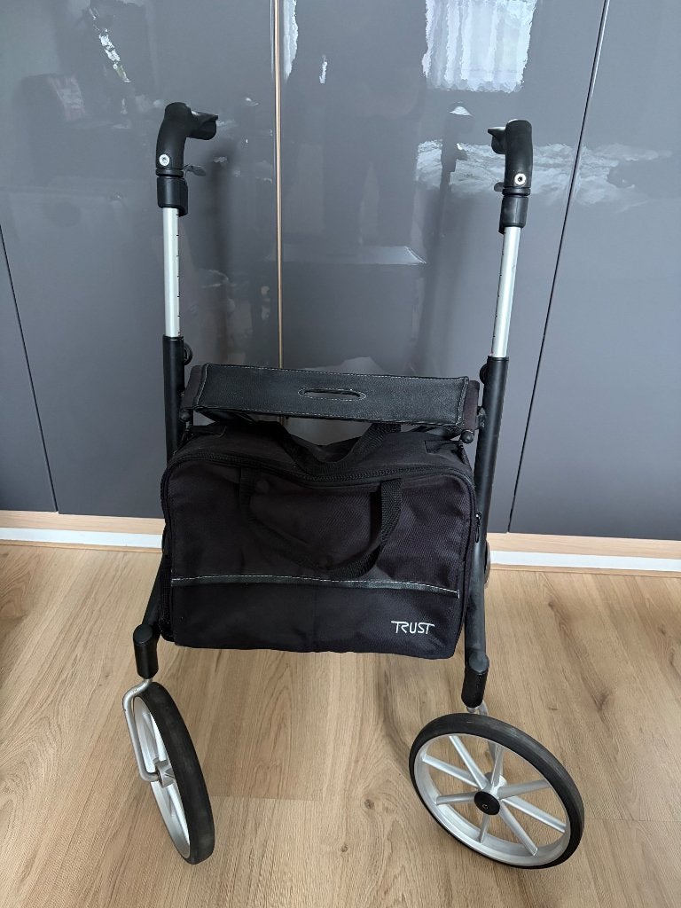 Rollator Trust, Diversen, Ophalen, Opvouwbaar, Zo goed als nieuw