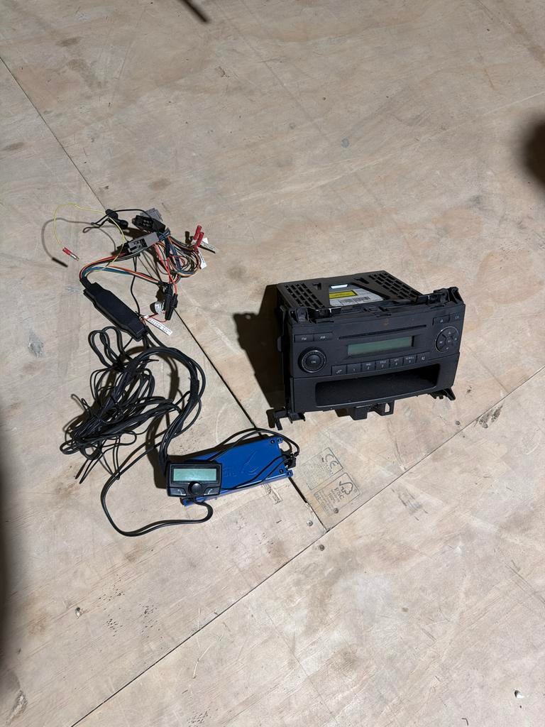 Originelen volkswagen crafter radio inclusief parrot carkit, Ophalen, Volkswagen