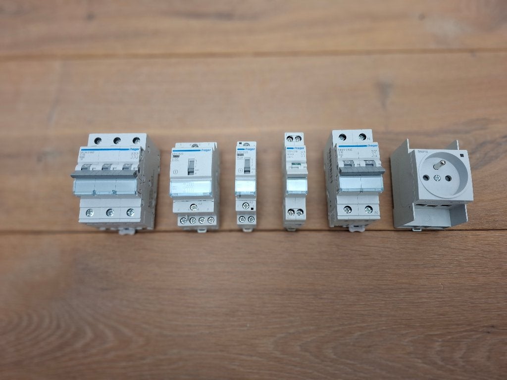 Hager - Installatieautomaten/Schakelaars/Stopcont. - NIEUW, Verzenden, Nieuw, Hager, Schakelaar