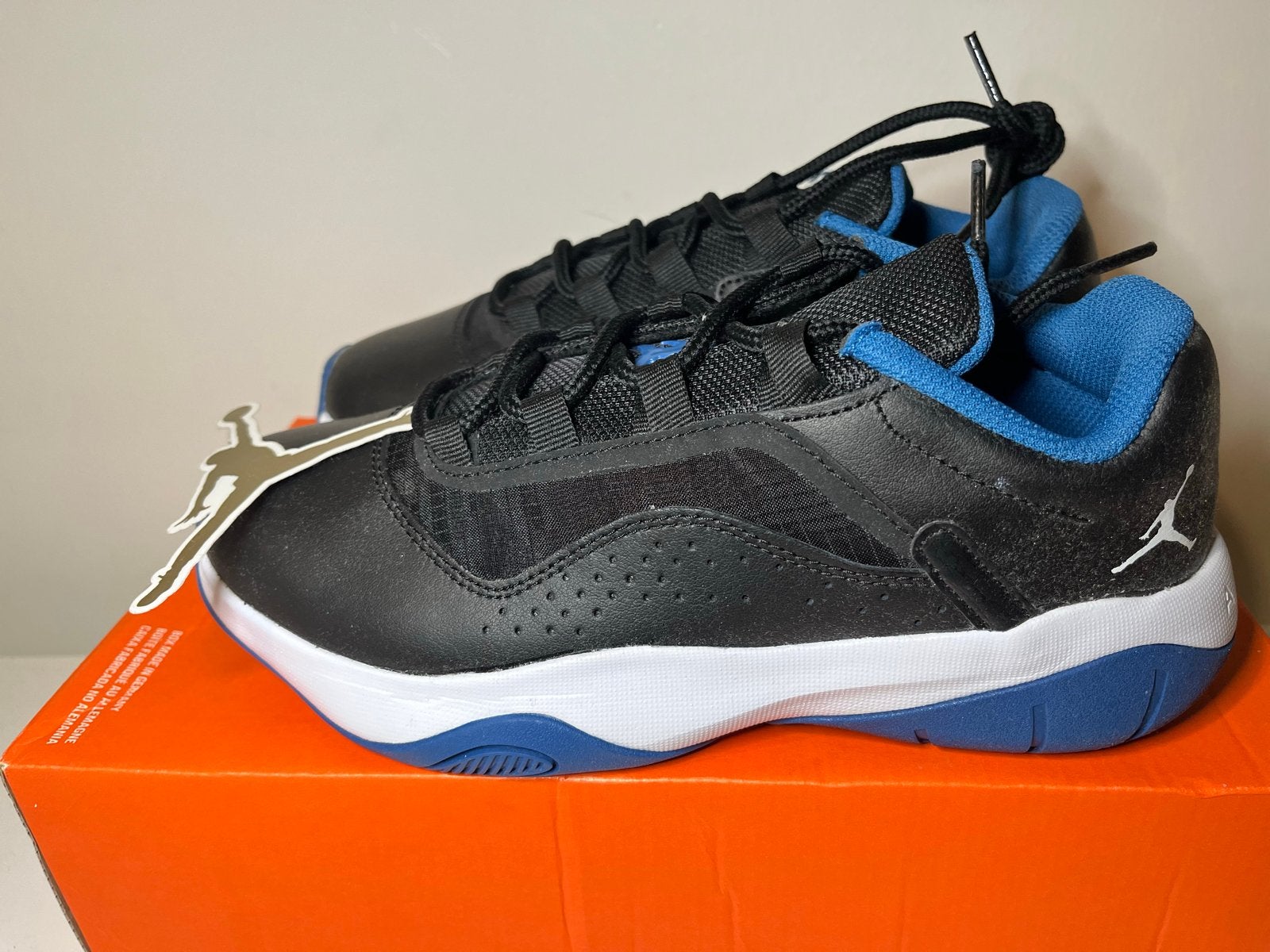 Nike Air Jordan 11 CMFT Low (GS) - Zwart/Blauw, Nieuw, Ophalen of Verzenden, Jongen of Meisje, Sportschoenen