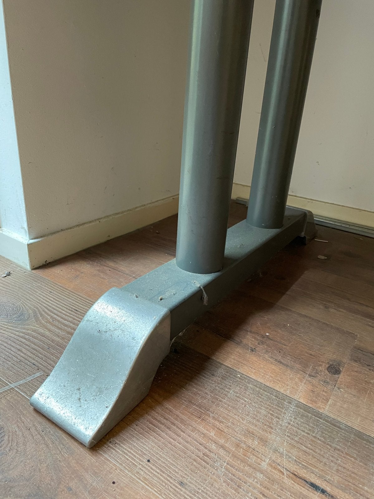 Originele Gispen tafel met metalen onderstel