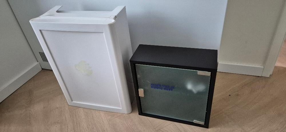 Twee medicijnkastjes, handige opbergkastjes voor aan wand, Ophalen, (Half)hoge kast, Minder dan 50 cm, Gebruikt
