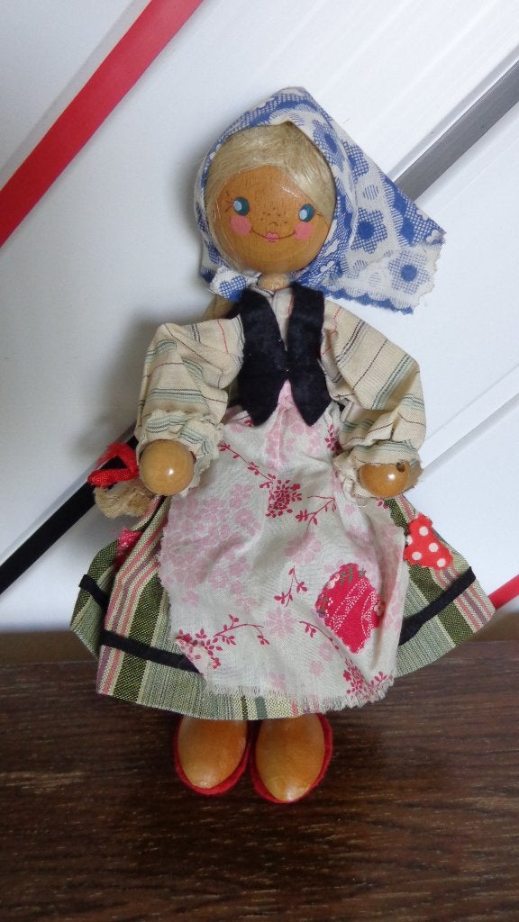 Vintage houten pop met scharnieren Resi Prosel, Verzamelen, Poppen, Ophalen, Zo goed als nieuw, Pop