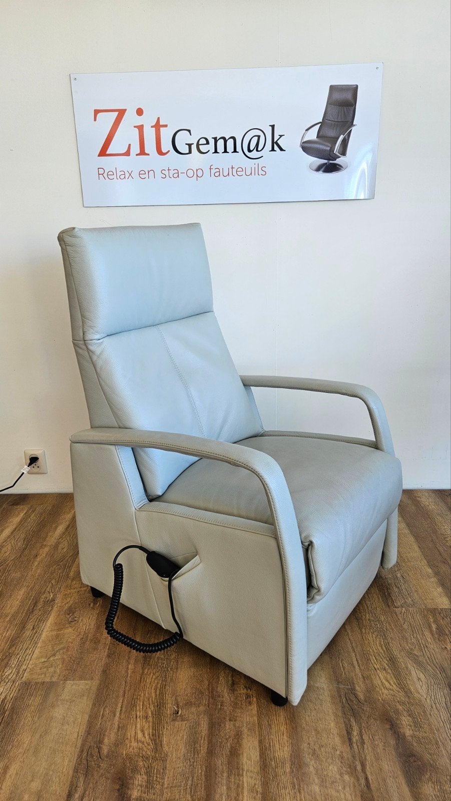 Tirana sta op fauteuil met accu bij Zitgemak in joure, Ophalen of Verzenden, Zo goed als nieuw, 50 tot 75 cm, Leer