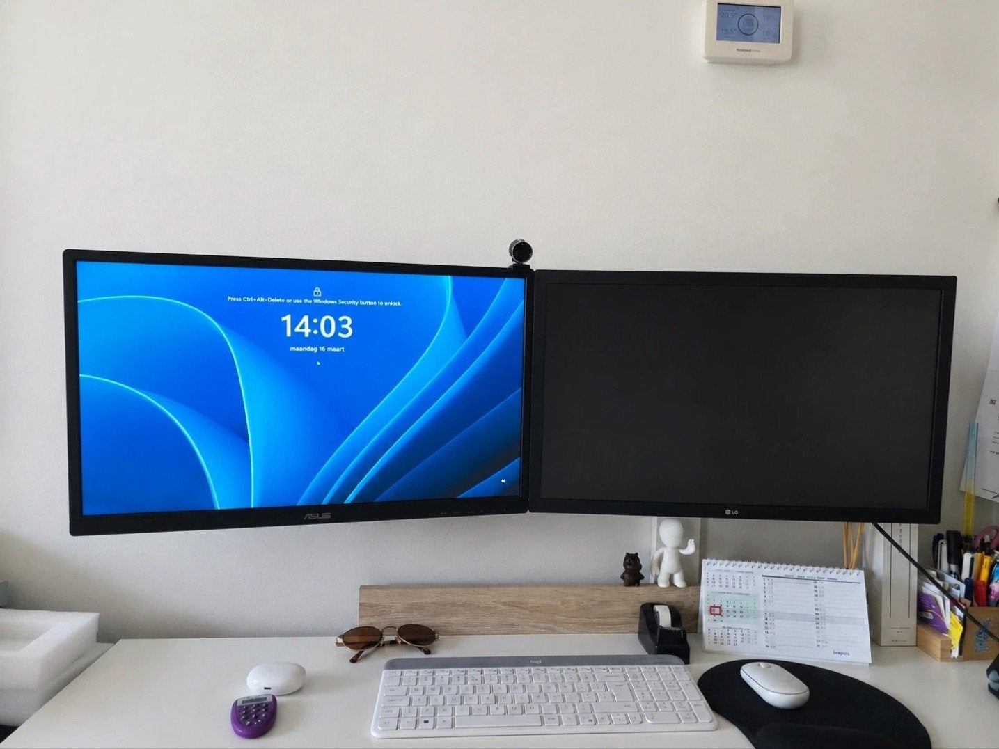2 x monitor: Asus VA249HE + LG 24MK400H, Computers en Software, Gaming, HDMI, Full HD, Ophalen of Verzenden