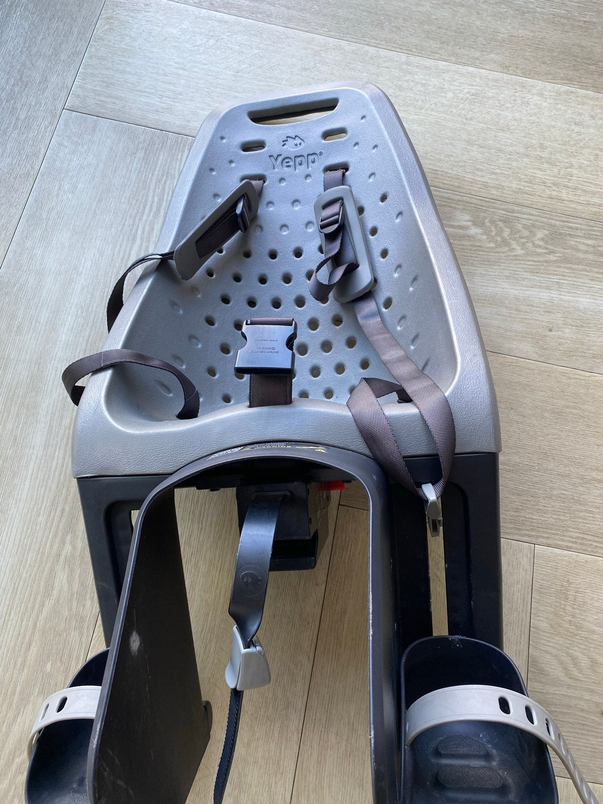 Yepp Achterzitje Fiets grijs, Fietsen en Brommers, Fietsaccessoires | Fietsstoeltjes, Achterzitje, Ophalen, 15 t/m 25 kg, Gebruikt