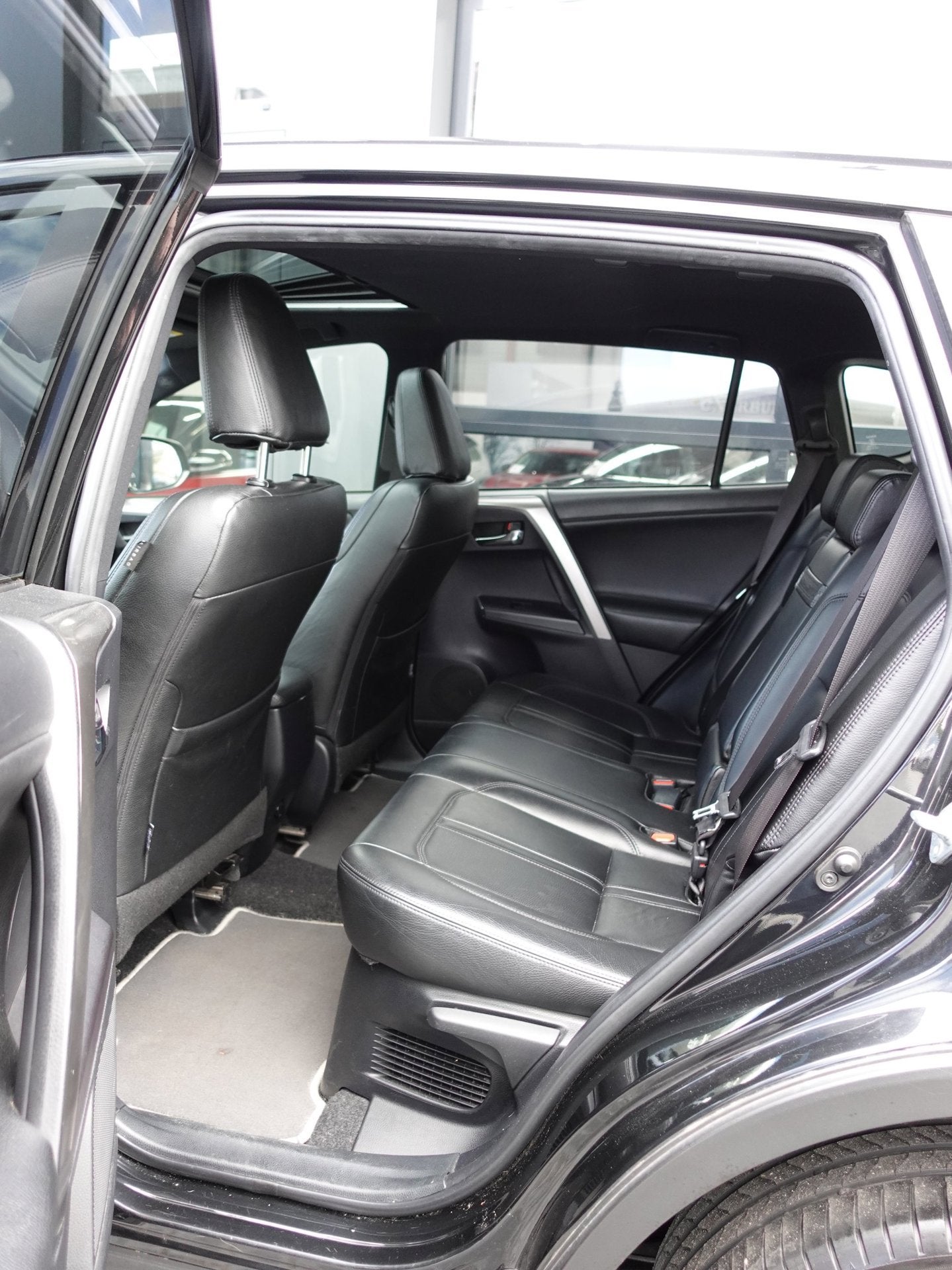 Foto 10 van Toyota RAV4 2.5 Hybrid Black Edition (Navi/Carplay,Camera,Cr