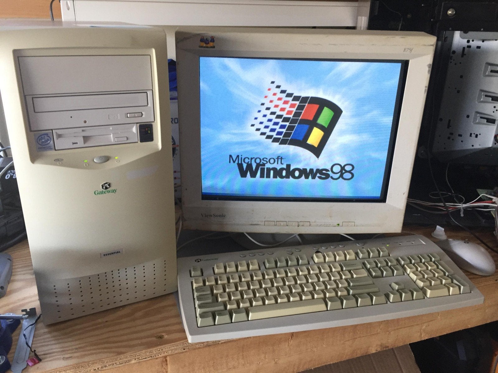 Gezocht: werkende ("vintage") pc of laptop met floppy drive, Computers en Software, Vintage Computers, Ophalen of Verzenden