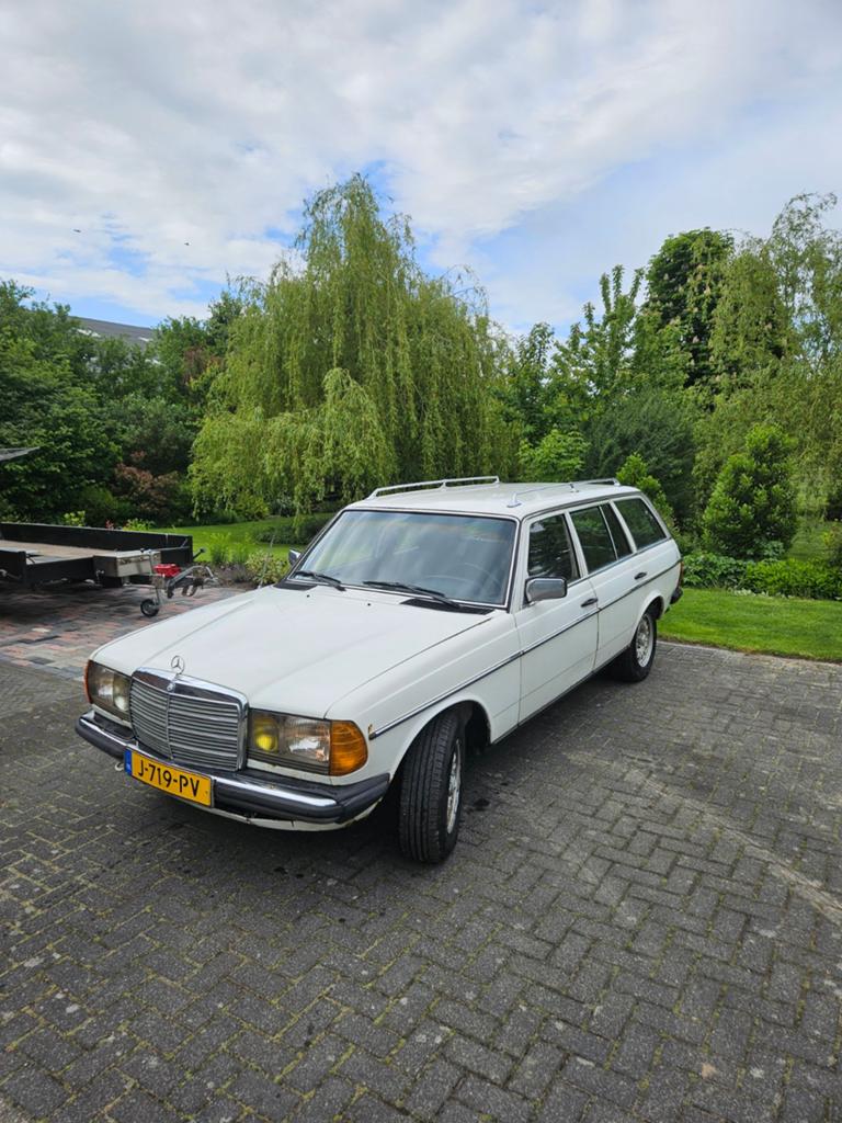 Belastingvrije mercedes w123 240TD diesel, Auto's, Mercedes-Benz, USB, 4 cilinders, 1545 kg, Grijs