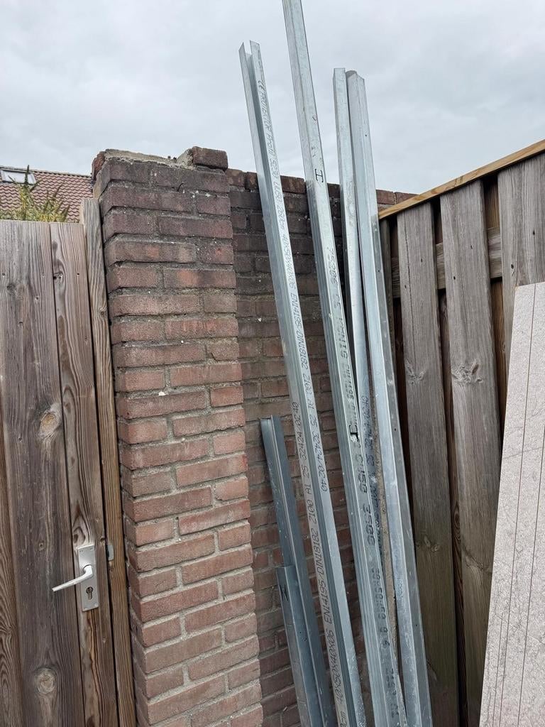 Te koop paar stuk ijzer voor om nep muur te maken, Ophalen, IJzer, Sierhekwerk