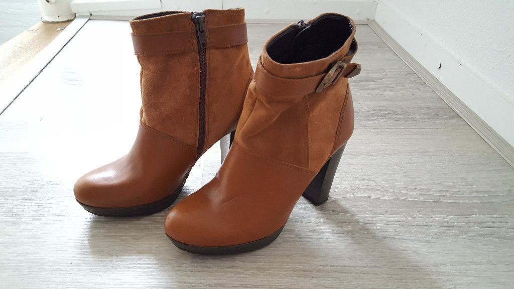 Bruine enkel laarsjes van Invito maat 37, Kleding | Dames, Bruin, Ophalen of Verzenden, Zo goed als nieuw, Schoenen met hoge hakken