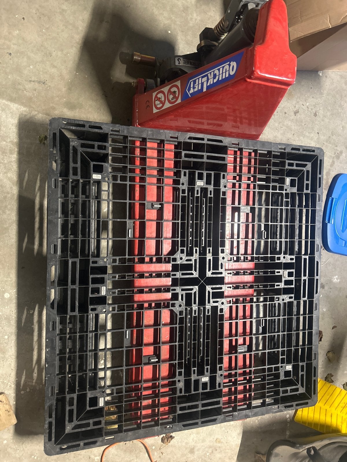 Kunststof pallet - onderkant deels uitgezaagd, Ophalen of Verzenden, Gebruikt