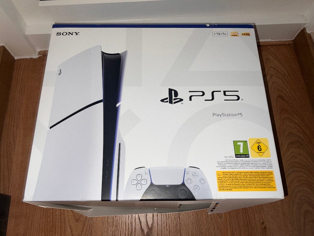 PS5 Slim Disc 1TB + 2 controllers + 2 games + standaard, Ophalen, Zo goed als nieuw, Playstation 5
