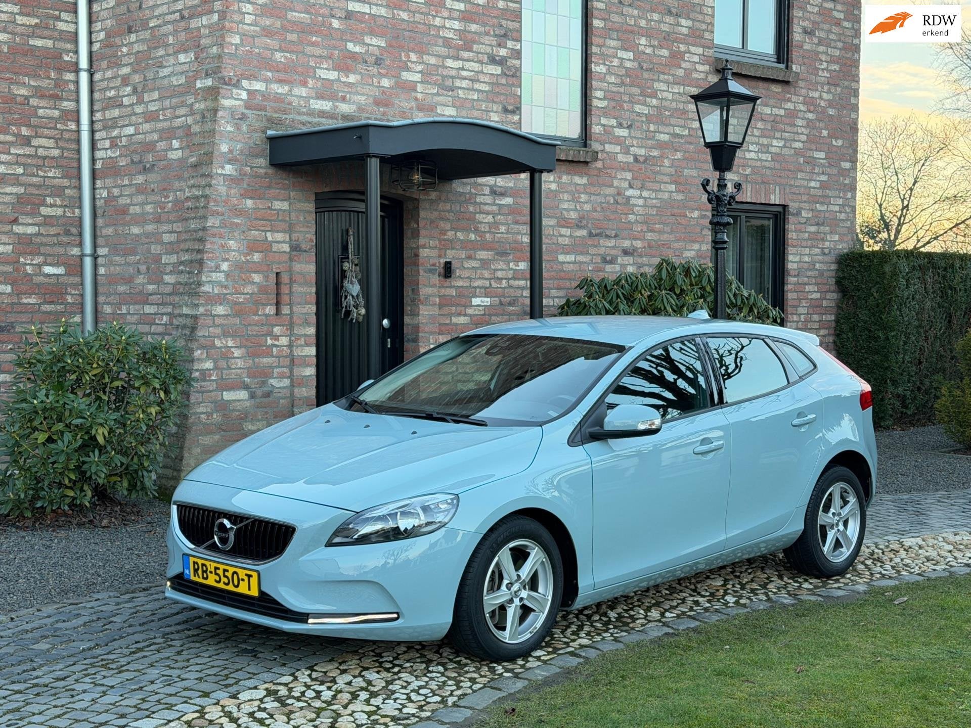 Volvo V40 1.5 T2 Nordic Automaat 43000km!, Auto's, Stof, Euro 6, 4 cilinders, 700 kg