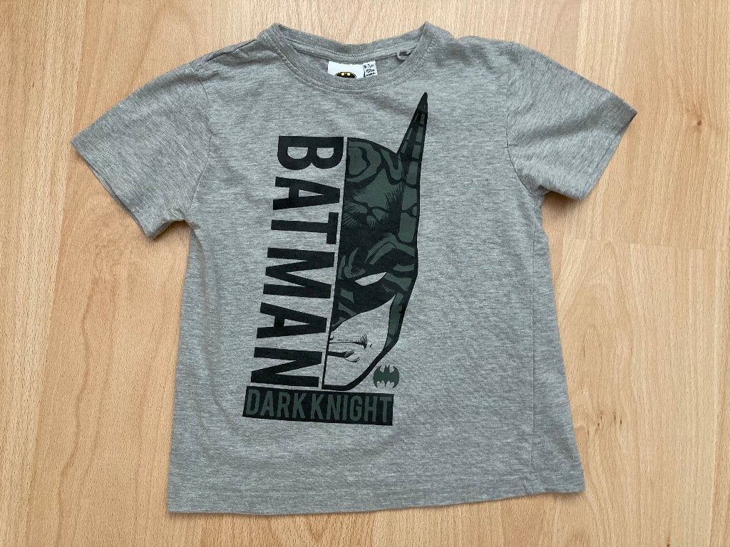 Batman T-shirt - Grijs - Maat 122 (6-7 jaar), Kinderen en Baby's, Kinderkleding | Maat 122, Batman, Ophalen of Verzenden, Zo goed als nieuw
