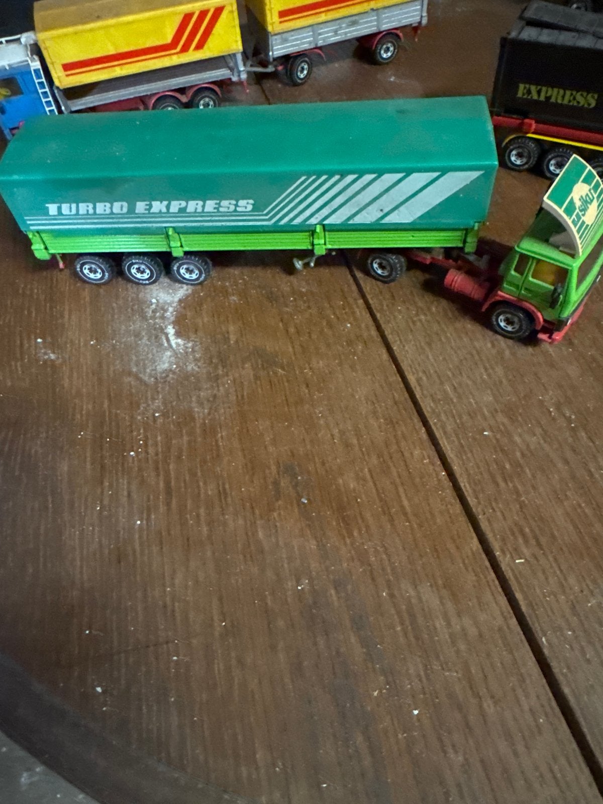 Siku Volvo Turbo Express Vrachtwagen met Oplegger, Hobby en Vrije tijd, Modelauto's | 1:50, Ophalen, Gebruikt, Bus of Vrachtwagen