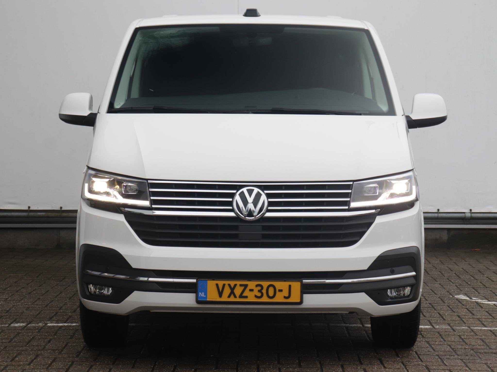Volkswagen Transporter 2.0 TDI L2H1 28 Bulli | Trekhaak | Ad, Voorwielaandrijving, Adaptive Cruise Control, Stof, Gebruikt