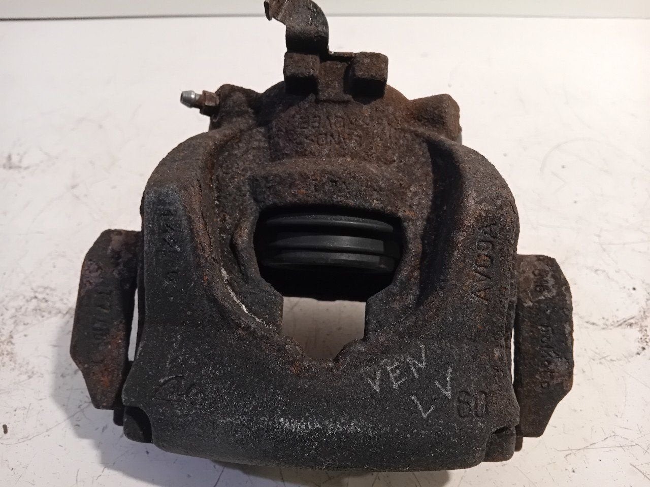 Remklauw links voor Jaguar XE, Onderdelen@venauto.nl, Van der Ven Autorecycling B.V., Gebruikt, Ettenseweg 76, 4706 PB Roosendaal, The Netherlands