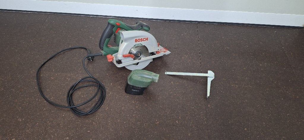 Bosch cirkelzaag PKS 55A 1200 watt 220V, Ophalen, Gebruikt, Cirkelzaag, 30 tot 70 mm
