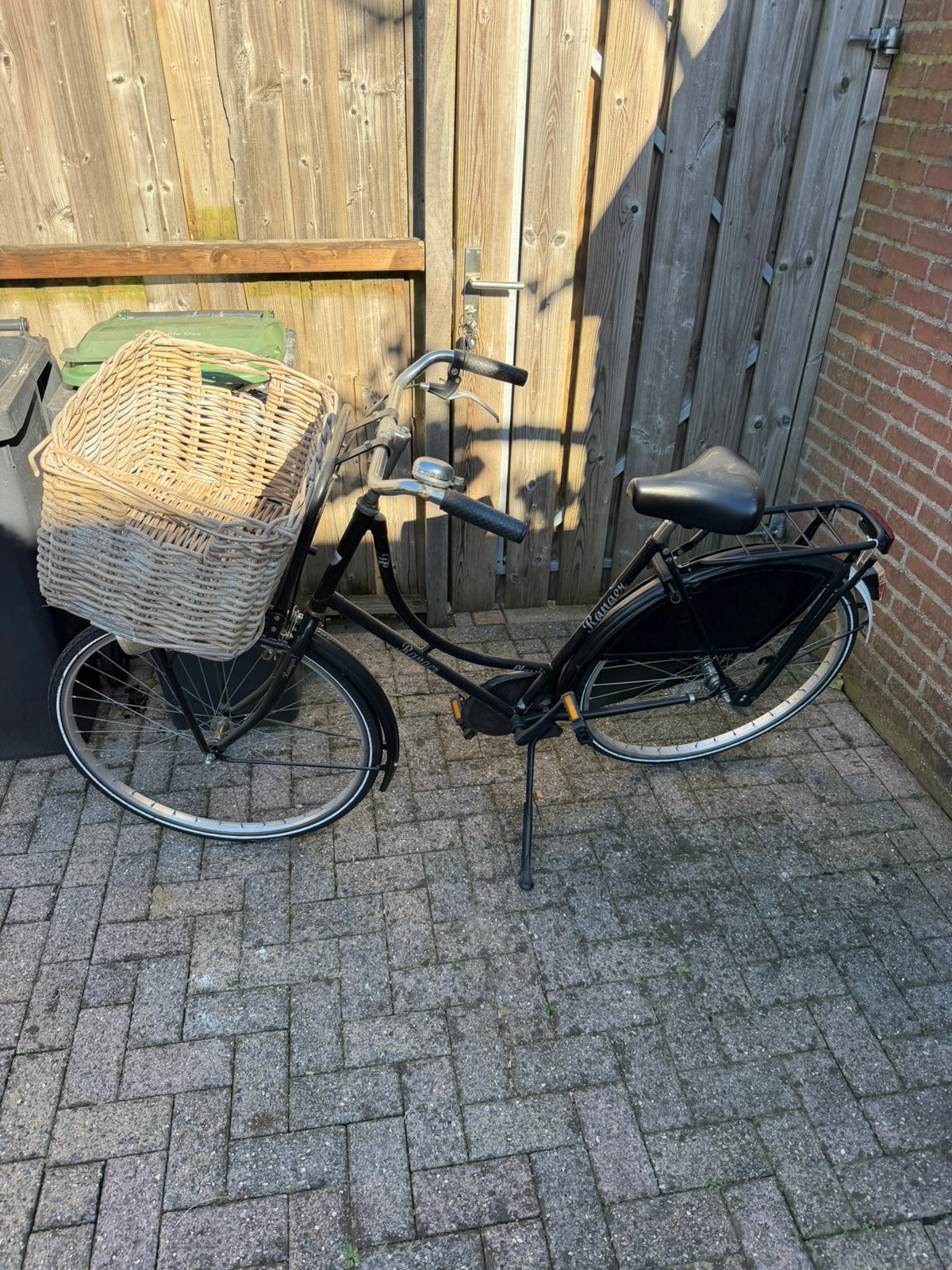Nette omafiets met mand voor op, Fietsen en Brommers, 56 cm of meer, Ophalen of Verzenden, Zo goed als nieuw