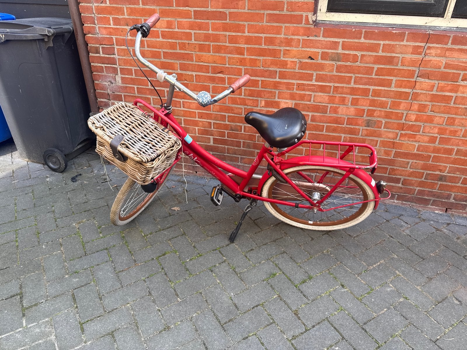 Rode damesfiets met mandje(24 inch), Fietsen en Brommers, Ophalen of Verzenden, Gebruikt, 26 inch of meer