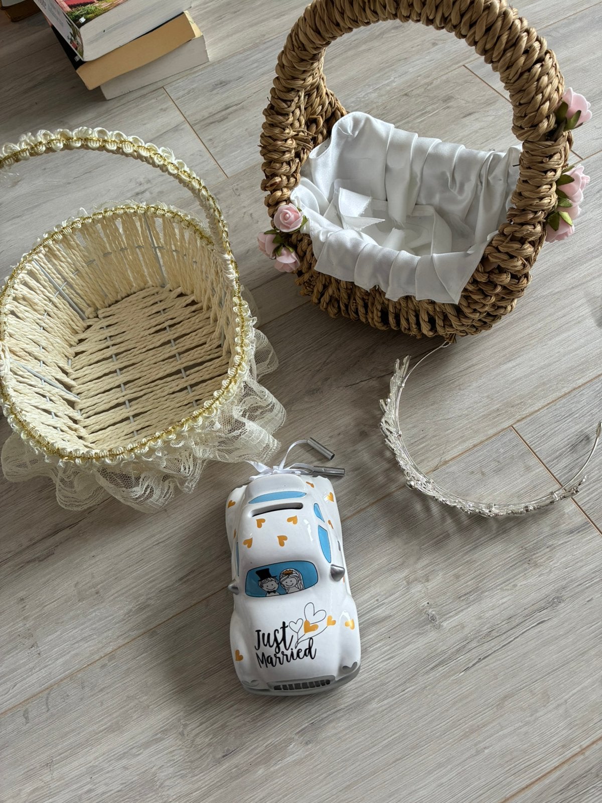 2 mandjes bruidsmeisje en trouwaccessoires, Ophalen of Verzenden, Zo goed als nieuw, Meerkleurig, Accessoires
