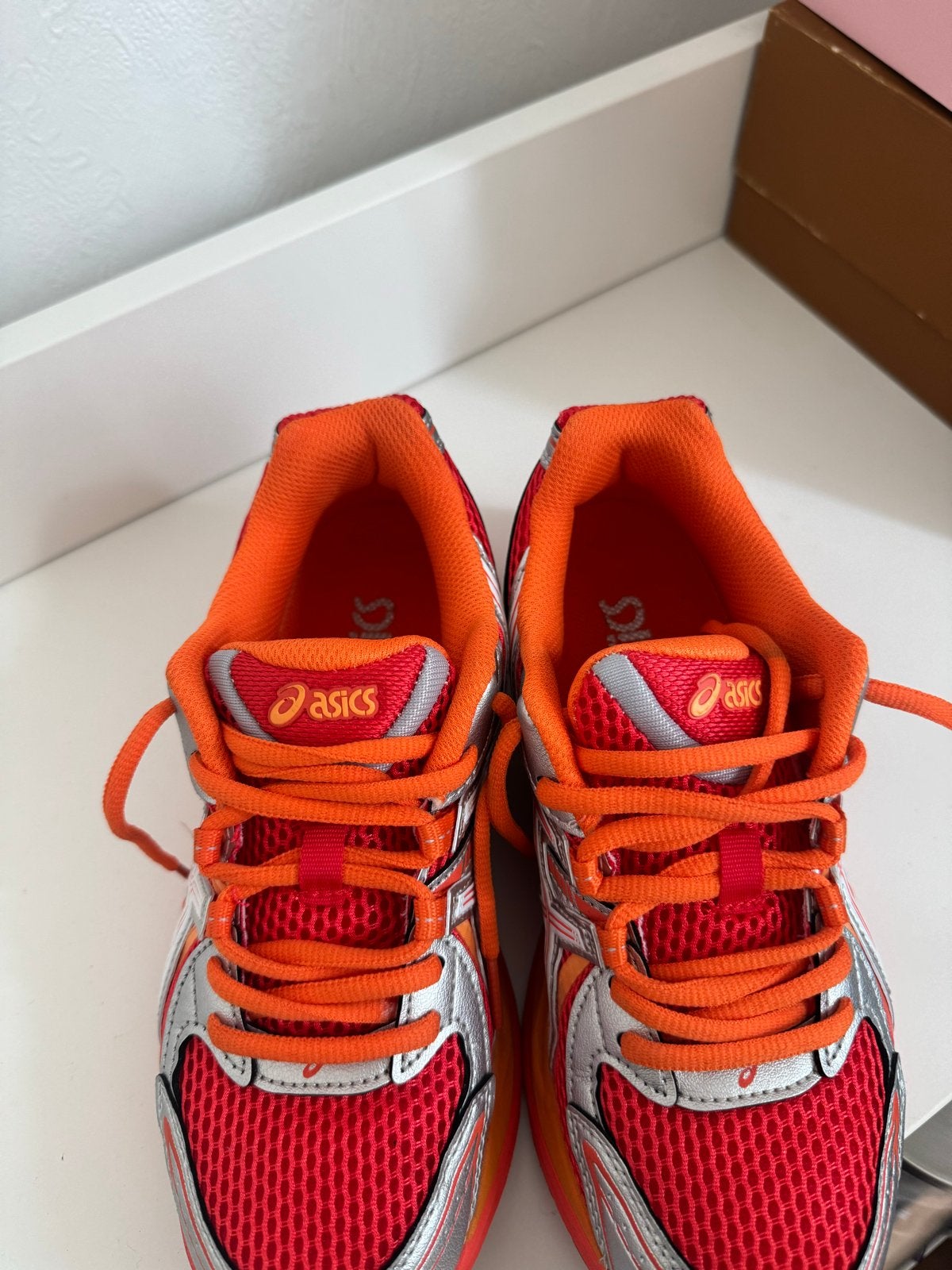 ASICS Gel-Kayano hardloopschoenen - Oranje/Zilver, Kleding | Dames, Ophalen of Verzenden, Zo goed als nieuw, Oranje, Sportschoenen