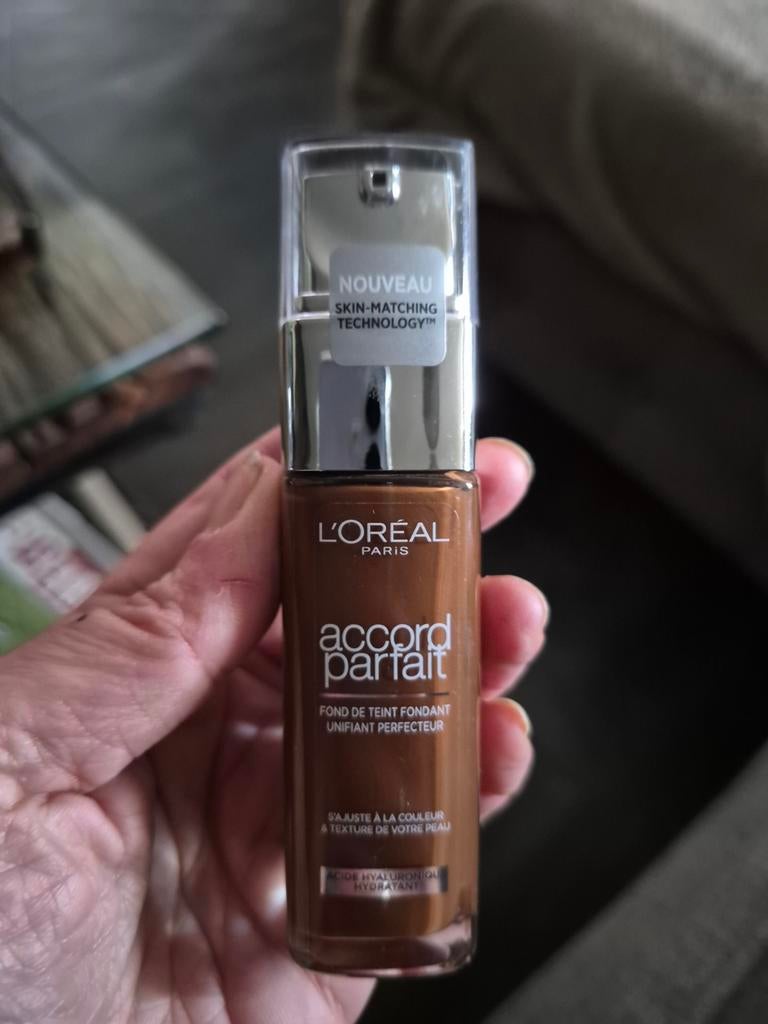 L'Oréal Paris Accord Parfait Foundation Bruin, Ophalen of Verzenden, Nieuw, Beige, Gehele gezicht