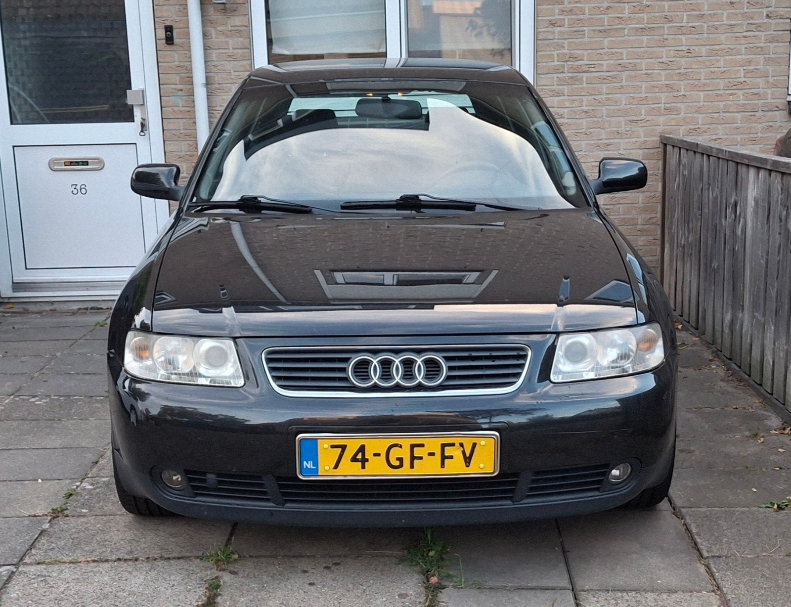 Audi A3,  1.6 75KW, 5D,  lees goed, veel vernieuwd., Auto's, Voorwielaandrijving, Stof, Zwart, 4 cilinders