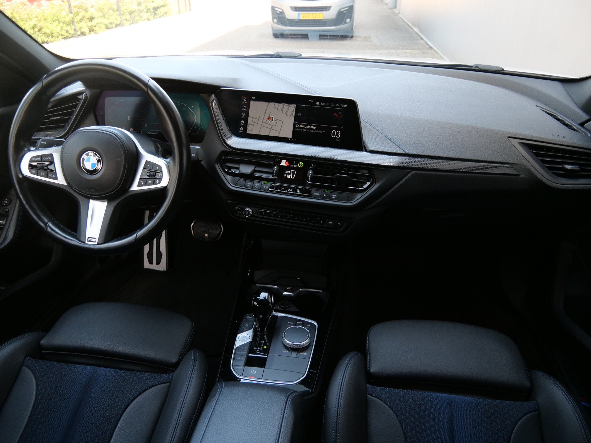 BMW 1-serie 116i M-sport 109Pk Automaat Apple Carplay / Came, Auto's, Gebruikt, Leder en Stof, Wit, Bedrijf