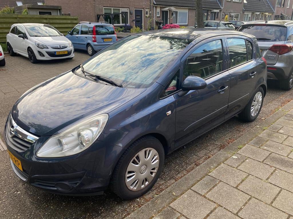 Opel Corsa 1.4 16V 5D 2007 Grijs APK TOT 23-MEI-2027, Auto's, Opel, Voorwielaandrijving, 1063 kg, 4 cilinders, 49 €/maand