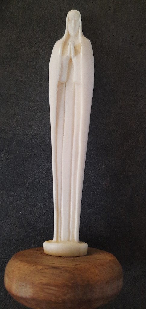 Vintage Mariabeeldje - ivoor kleurig, Antiek en Kunst, Minder dan 20 cm, Natuurlijk materiaal, Ophalen of Verzenden, Op sokkel