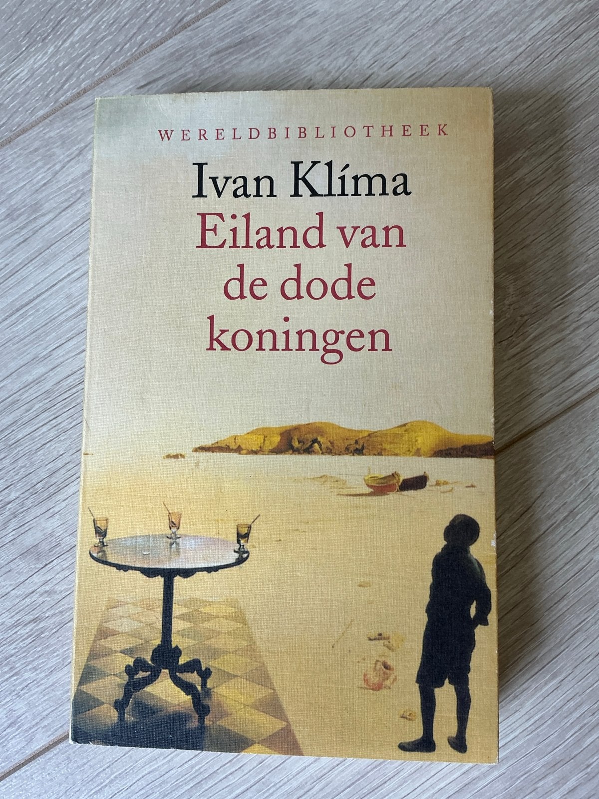 Eiland van de dode koningen - Ivan Klíma, Boeken, Ophalen of Verzenden, Gelezen, Nederland