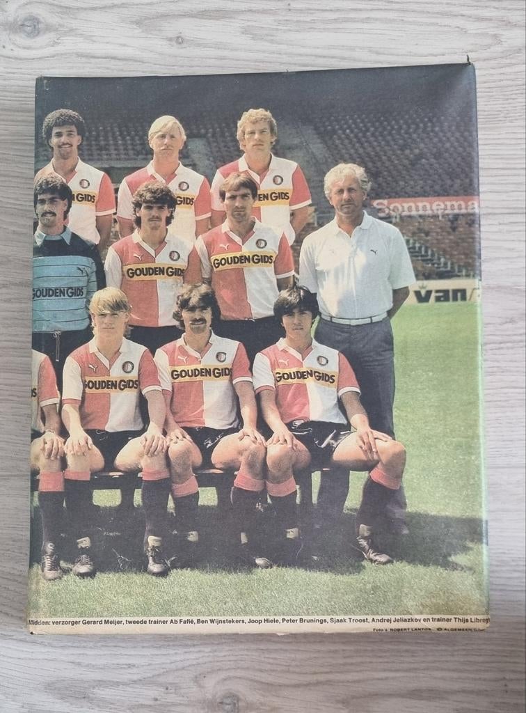 Jaarboek Feijenoord 1983-1984 alle krantenartikelen, Verzamelen, Ophalen of Verzenden, Zo goed als nieuw, Feyenoord, Overige typen