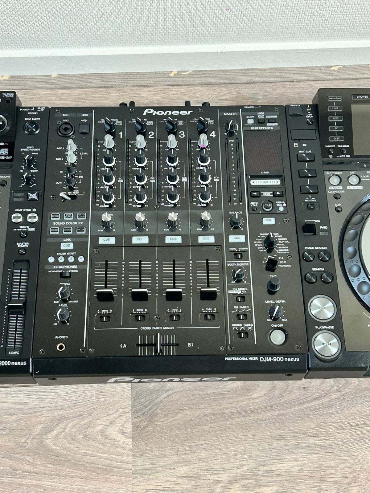 Foto 12 van Pioneer djm 900, 2x cdj 2000 nexus + flightcase