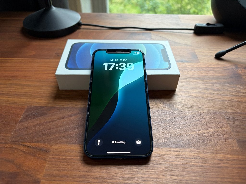 Foto 2 van iPhone 12 - 64gb - blauw