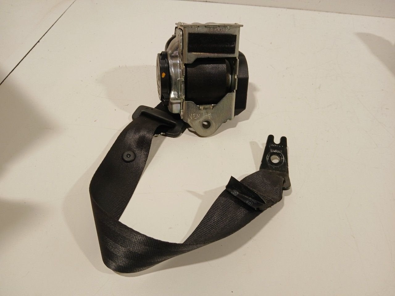 Veiligheidsgordel links achter Volvo S60, Onderdelen@venauto.nl, Van der Ven Autorecycling B.V., Gebruikt, Ettenseweg 76, 4706 PB Roosendaal, The Netherlands