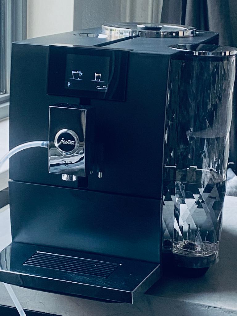 Prachtige Jura ena 8 EA touch met een premium servicebeurt., Ophalen, 10 kopjes of meer, Koffiemachine, Zo goed als nieuw