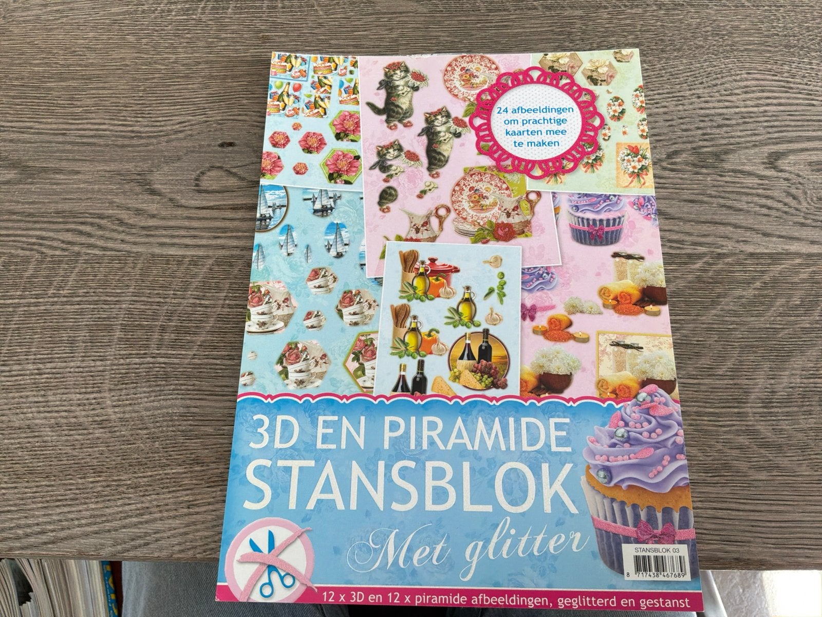 3D en Piramide Stansblok met Glitter - 24 Afbeeldingen, Nieuw, Meerkleurig, Ophalen of Verzenden, Papier of Karton