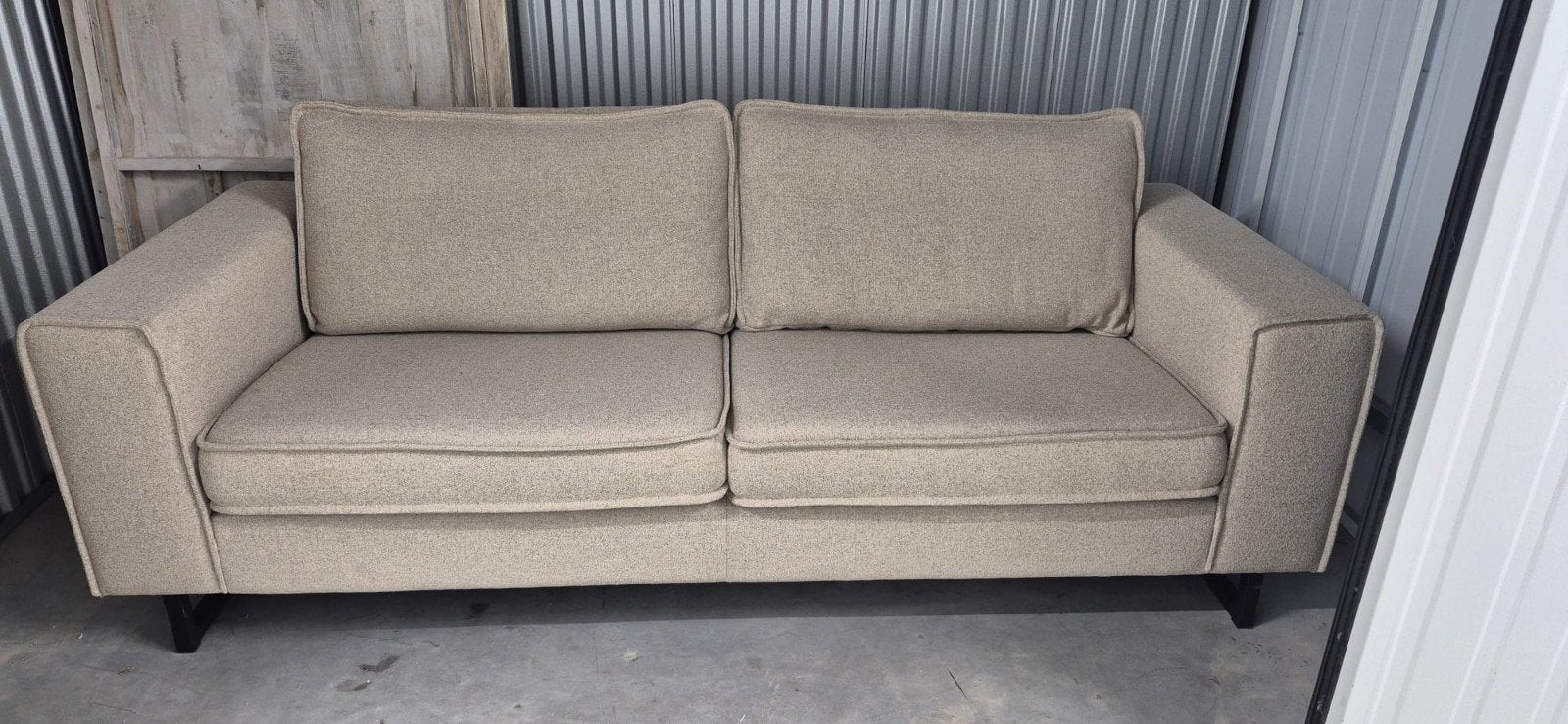 Zo goed als nieuwe Inno Living 2-zitsbank (220 cm), Huis en Inrichting, Ophalen