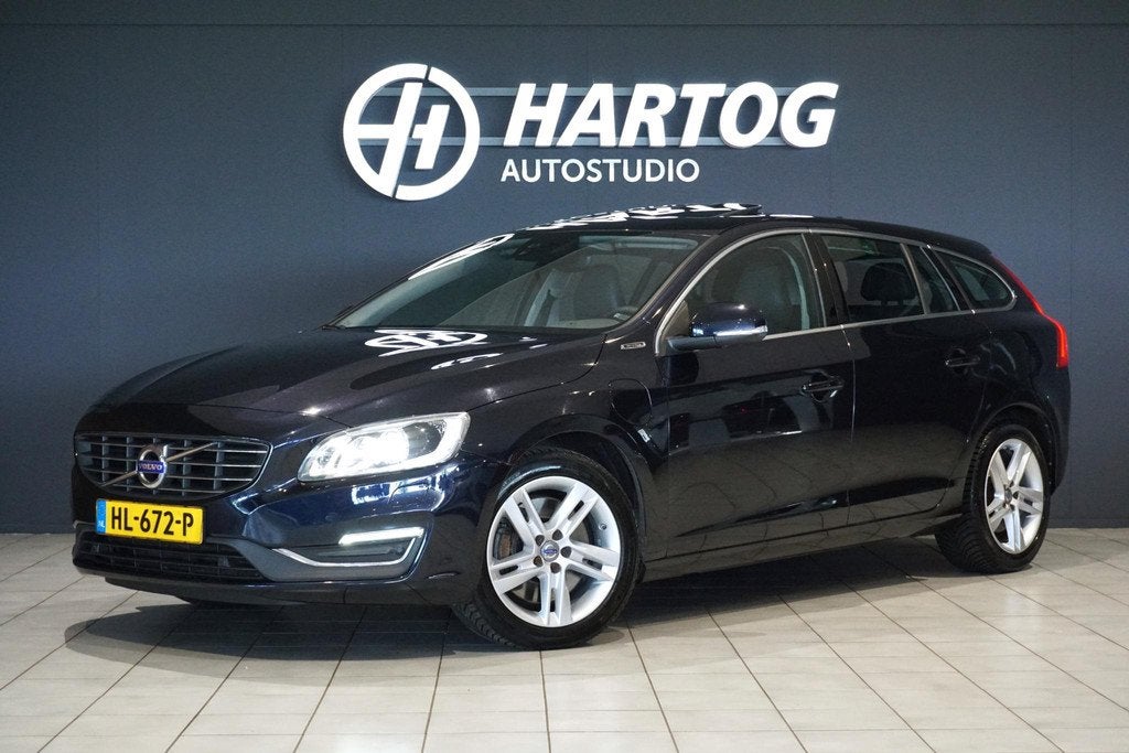 Volvo V60 2.4 D6 Twin Engine R-Design * dealer onderhouden *, Automaat, Blauw, Automatische klimaatregeling, Vierwielaandrijving