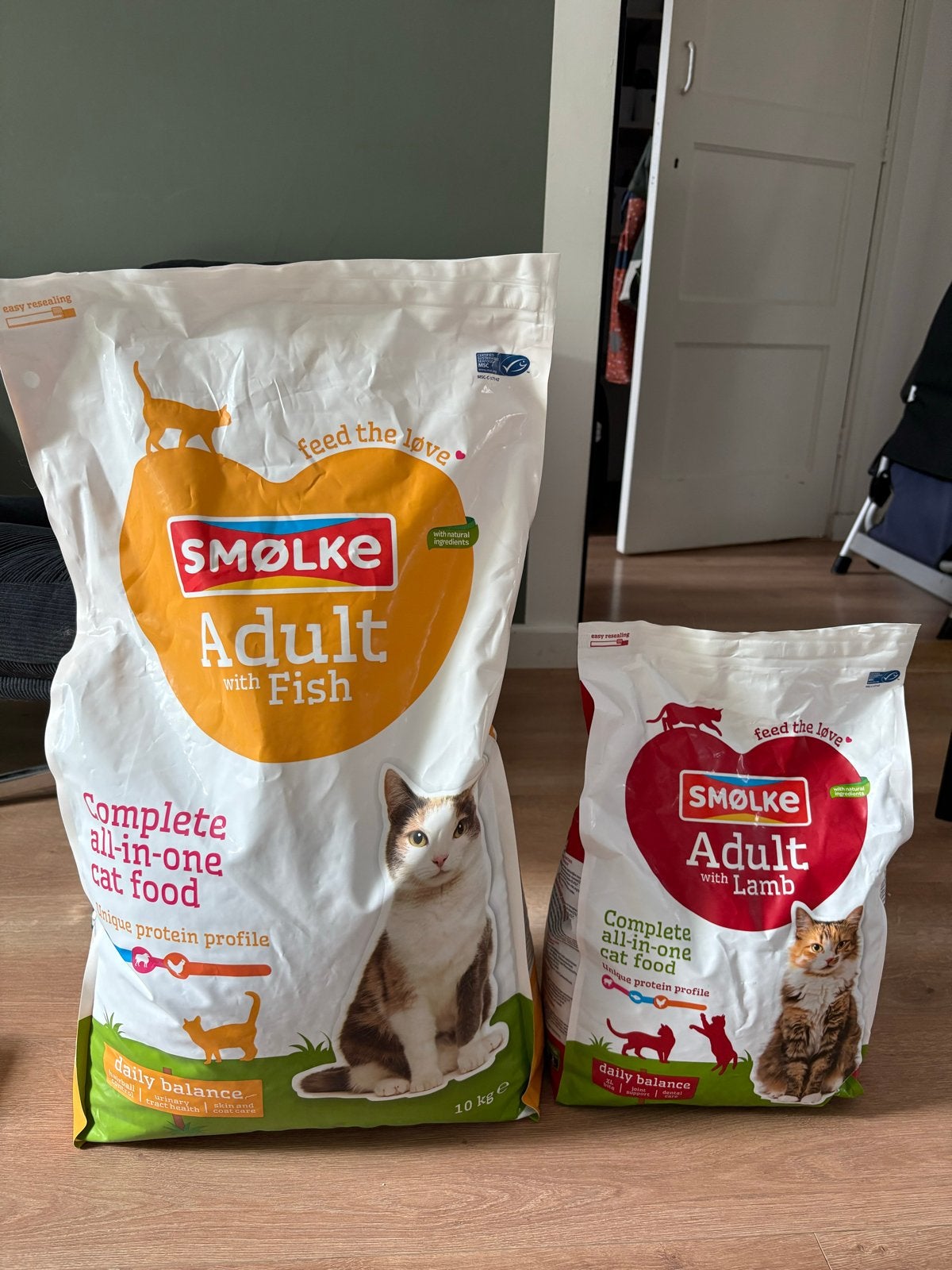 2 bijna volle zakken smølke kattenbrokken, Ophalen, Kat