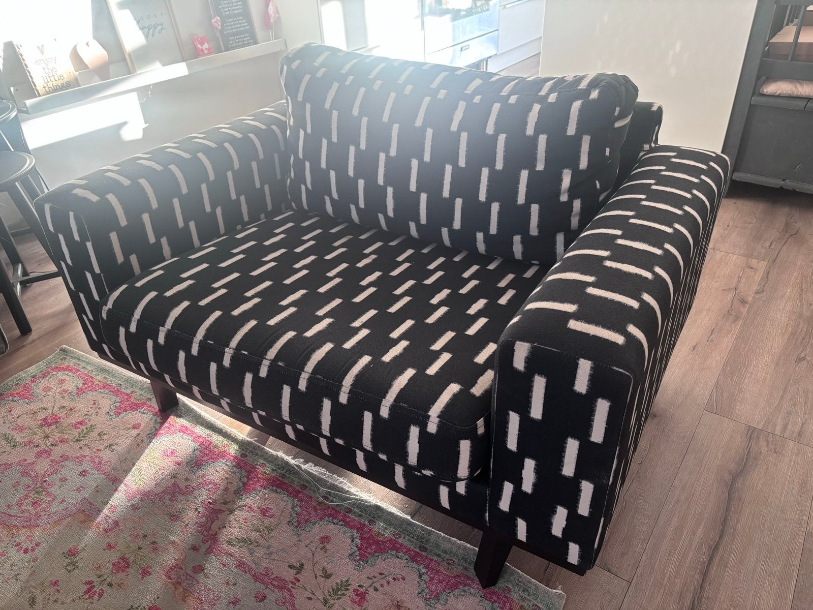 Stijlvolle Loveseat - Zwart/Wit Patroon, Ophalen, Gebruikt, Tweepersoons, 75 tot 100 cm