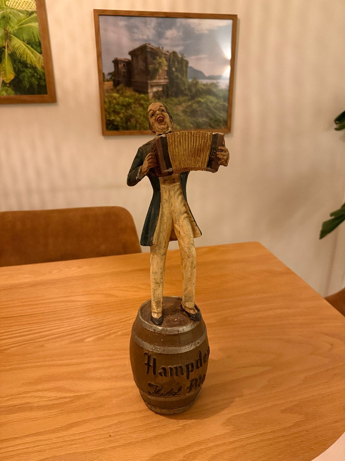 Vintage 1930's Chalkware Hampden Bier Reclame Display, Verzamelen, Ophalen of Verzenden, Gebruikt, Mens