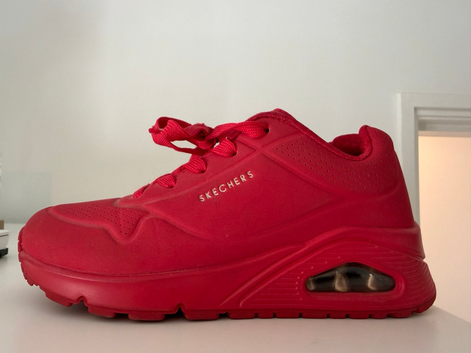 Skechers sneakers rood maat 32 - een weekje gebruikt., Ophalen, Zo goed als nieuw, Jongen of Meisje, Sportschoenen