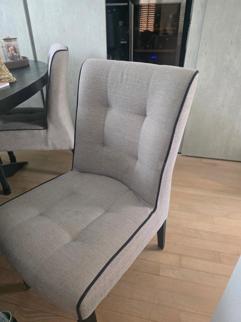 6 eetkamerstoelen grijs/beige - 1 met klein brandgaatje, Huis en Inrichting, Stoelen, Ophalen of Verzenden