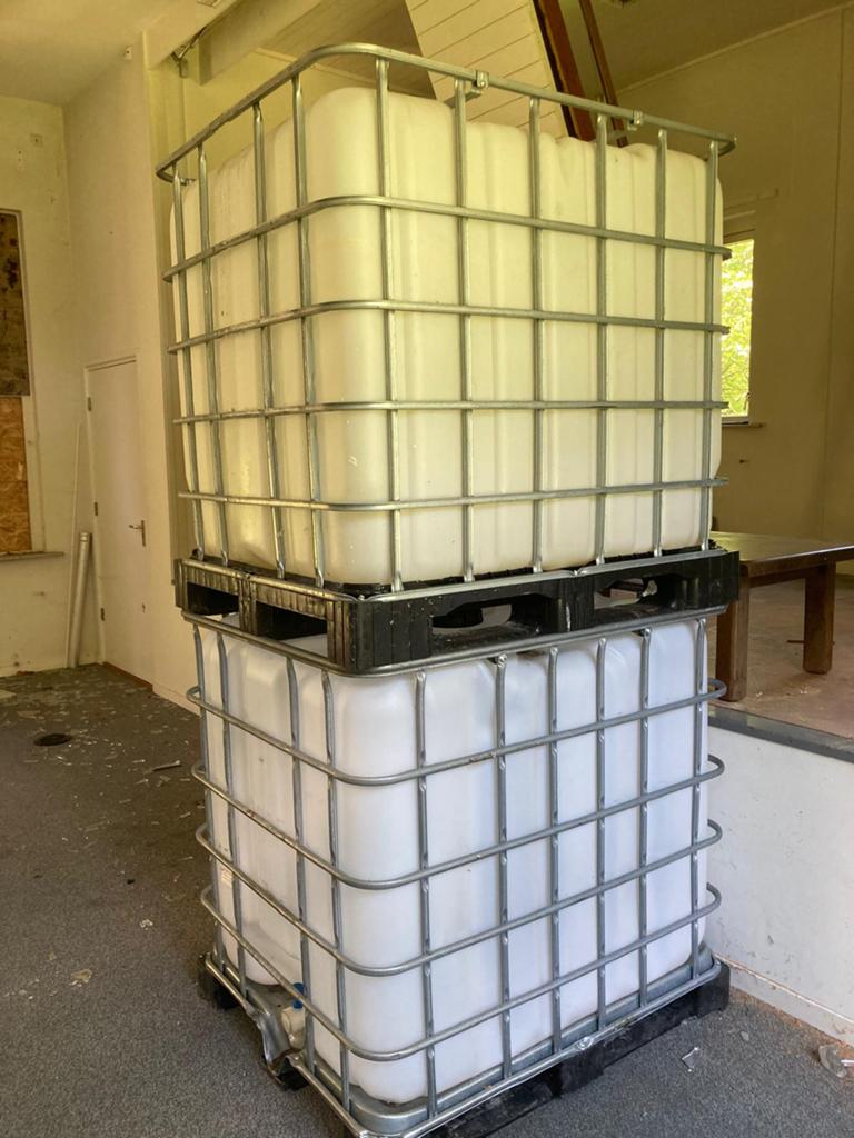8 stuks IBC 1000 liter vat compleet, 150 liter of meer, Ophalen of Verzenden, Zo goed als nieuw