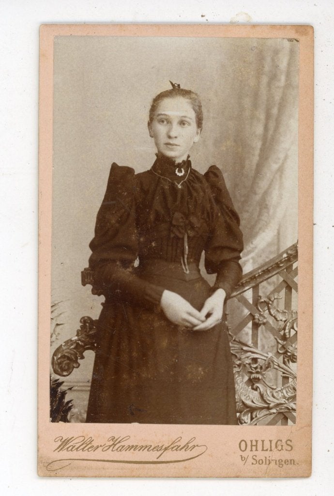R010;CDV Vrouw Ohligs b/ Solingen, Walter Hammesfahr, Gebruikt, Verzenden, Foto, Voor 1940
