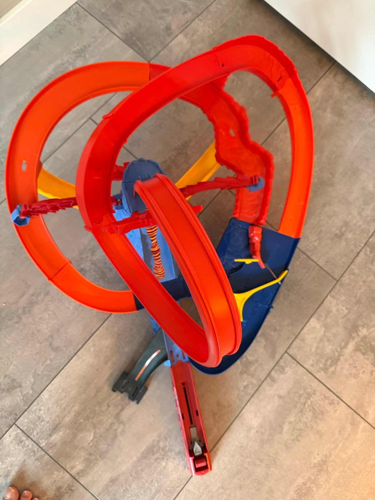 Hot Wheels vulkaan ontsnapping - Zo goed als nieuw, Racebaan, Ophalen of Verzenden, Zo goed als nieuw, Met looping